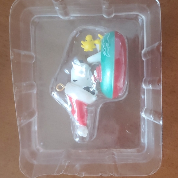 New Hallmark Small Snoopy Christmas Holiday Ornament NWT - Picture 4 of 4